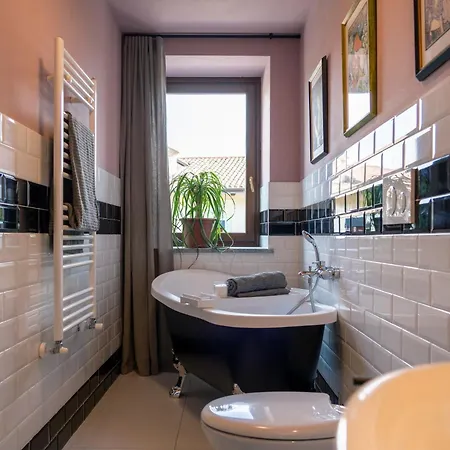 La Lupa Nyaraló La Morra